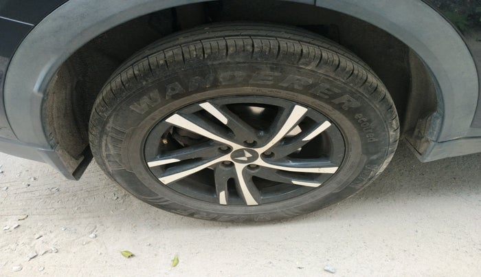 2023 Mahindra XUV700 AX 3 D MT 5 STR (E), Diesel, Manual, 11,038 km, tyre