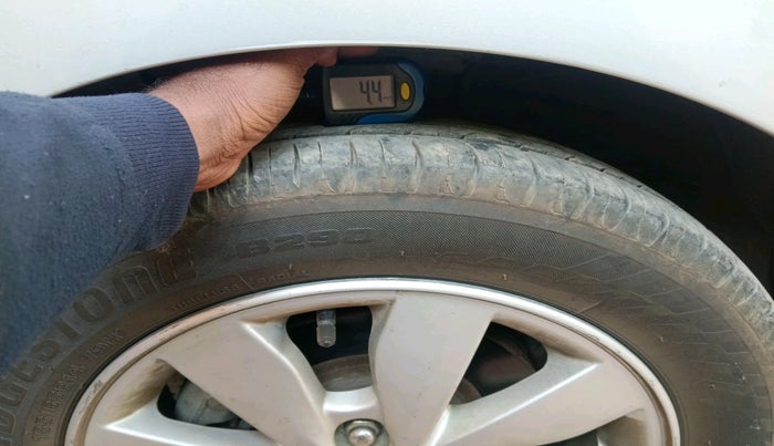 2015 Hyundai Xcent SX 1.2 (O), Petrol, Manual, 54,953 km, tyre