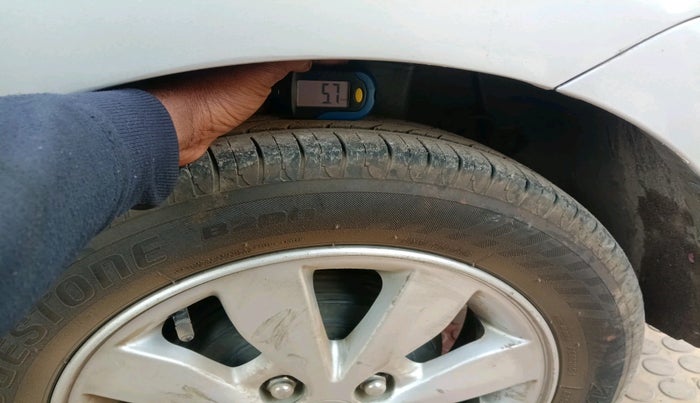 2015 Hyundai Xcent SX 1.2 (O), Petrol, Manual, 54,953 km, tyre