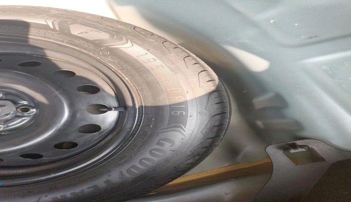 2023 Maruti FRONX ZETA 1.0 TURBO MT, Petrol, Manual, 40,957 km, tyre