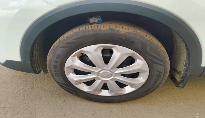 2022 MG ASTOR STYLE 1.5 MT, Petrol, Manual, 25,500 km, tyre