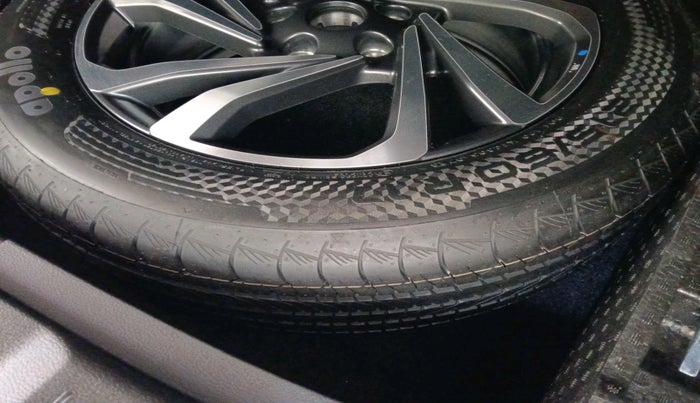 2025 Maruti Grand Vitara ALPHA SMART HYBRID, Petrol, Manual, 5,578 km, tyre