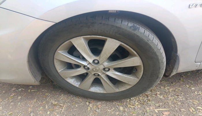 2011 Hyundai Verna FLUIDIC 1.6 VTVT SX OPT AT, Petrol, Automatic, 1,22,988 km, tyre