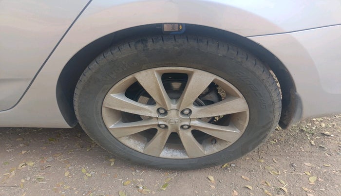 2011 Hyundai Verna FLUIDIC 1.6 VTVT SX OPT AT, Petrol, Automatic, 1,22,988 km, tyre