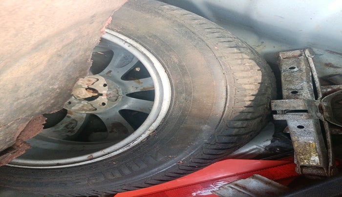 2011 Hyundai Verna FLUIDIC 1.6 VTVT SX OPT AT, Petrol, Automatic, 1,22,988 km, tyre