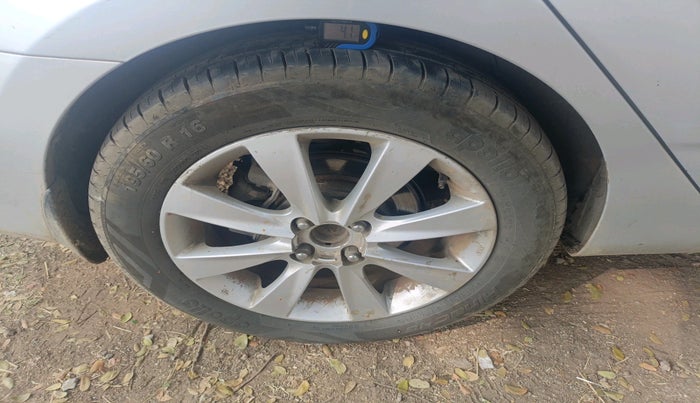 2011 Hyundai Verna FLUIDIC 1.6 VTVT SX OPT AT, Petrol, Automatic, 1,22,988 km, tyre