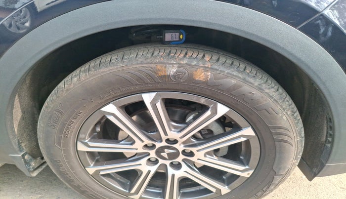 2024 Mahindra XUV700 AX 7 LUXURY D MT 7 STR, Diesel, Manual, 4,777 km, tyre