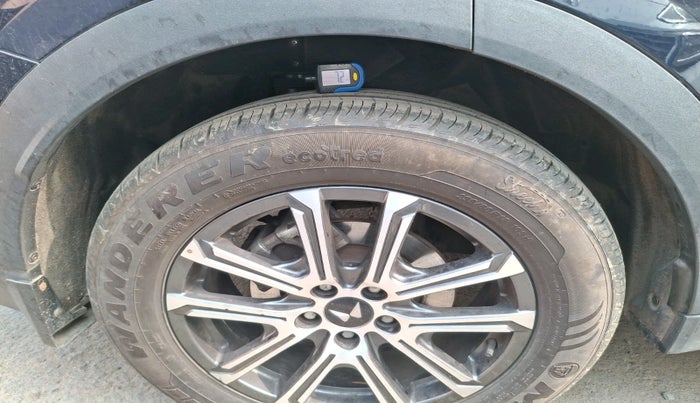 2024 Mahindra XUV700 AX 7 LUXURY D MT 7 STR, Diesel, Manual, 4,777 km, tyre