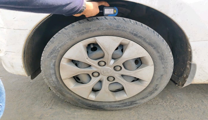 2016 Hyundai Xcent S 1.2 SPECIAL EDITION, Petrol, Manual, 93,878 km, tyre