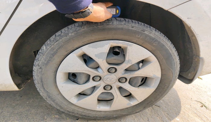 2016 Hyundai Xcent S 1.2 SPECIAL EDITION, Petrol, Manual, 93,878 km, tyre