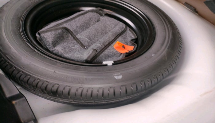 2025 Hyundai NEW I20 ASTA 1.2 MT, Petrol, Manual, 13,557 km, tyre