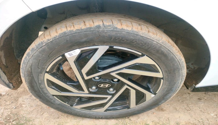 2025 Hyundai NEW I20 ASTA 1.2 MT, Petrol, Manual, 13,557 km, tyre