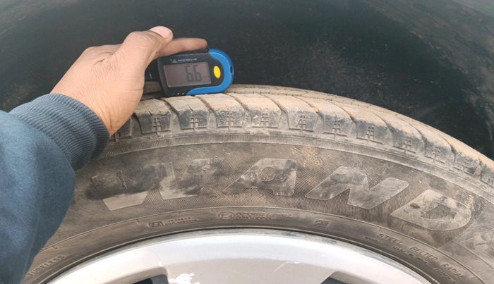 2017 Mahindra XUV500 W6 1.99, Diesel, Manual, 59,482 km, tyre