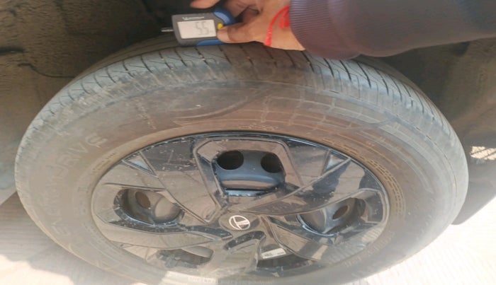 2024 Tata PUNCH ADVENTURE RHYTHM CNG MT, Petrol, Manual, 20,679 km, tyre