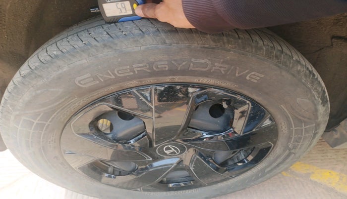 2024 Tata PUNCH ADVENTURE RHYTHM CNG MT, Petrol, Manual, 20,679 km, tyre