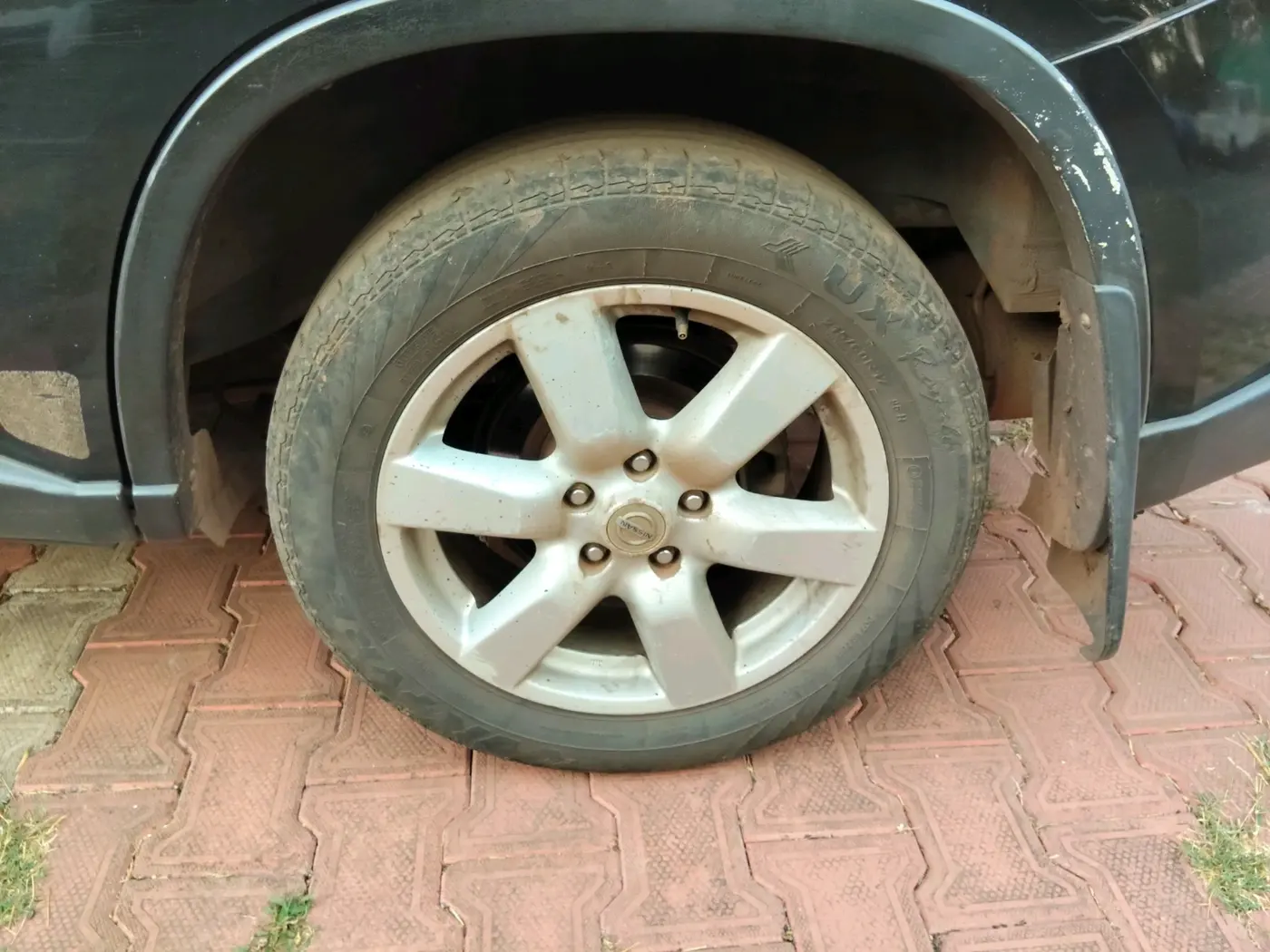2010 Nissan X Trail T31, Diesel, Automatic, 1,58,253 km, tyre