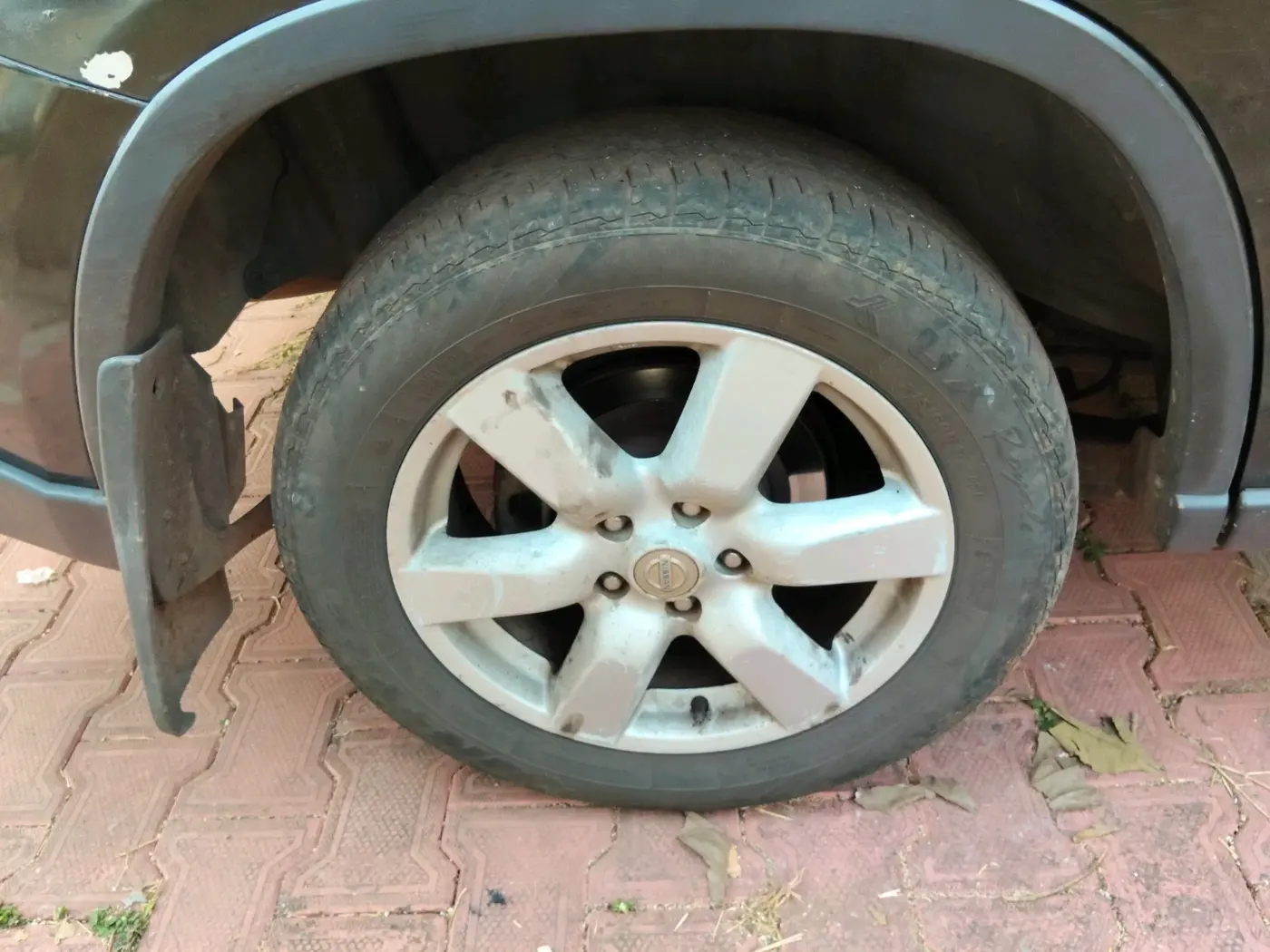 2010 Nissan X Trail T31, Diesel, Automatic, 1,58,253 km, tyre