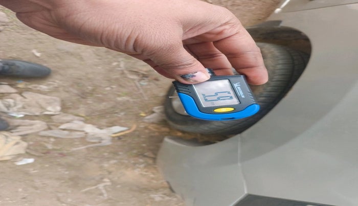 2011 Maruti Wagon R 1.0 LXI, Petrol, Manual, 1,33,787 km, tyre