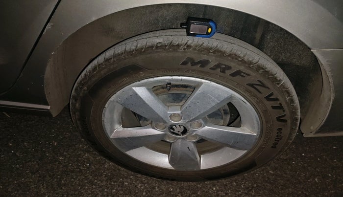 2015 Skoda Rapid 1.5 TDI CR ELEGANCE AT, Diesel, Automatic, 1,44,515 km, tyre