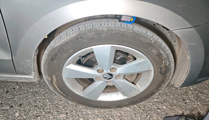 2015 Skoda Rapid 1.5 TDI CR ELEGANCE AT, Diesel, Automatic, 1,44,515 km, tyre