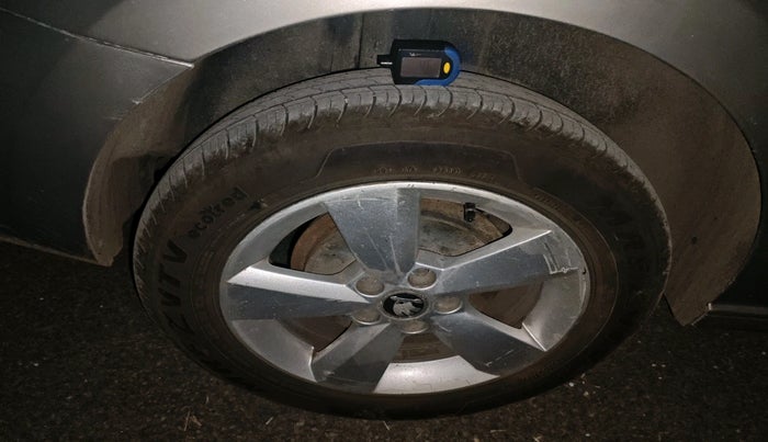 2015 Skoda Rapid 1.5 TDI CR ELEGANCE AT, Diesel, Automatic, 1,44,515 km, tyre