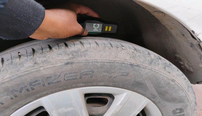 2011 Volkswagen Polo COMFORTLINE 1.2L, Diesel, Manual, 2,15,511 km, tyre