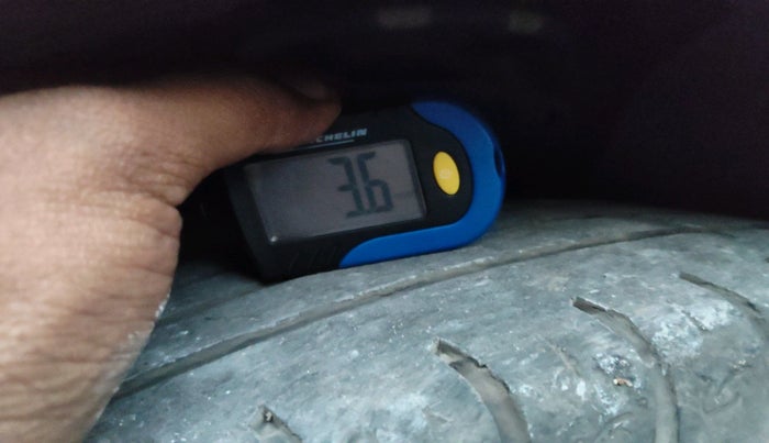 2023 KIA CARENS PRESTIGE PLUS 1.5 PETROL IMT 7 STR, Petrol, Manual, 34,839 km, tyre