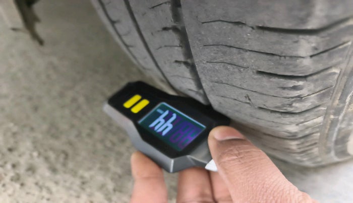 2013 Mercedes Benz B Class B180, Diesel, Automatic, 1,50,683 km, tyre