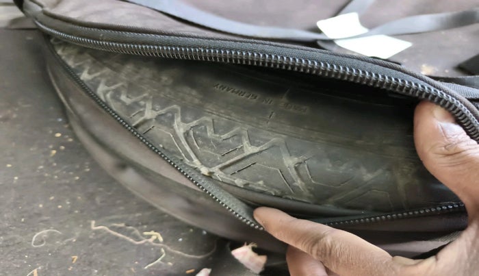 2013 Mercedes Benz B Class B180, Diesel, Automatic, 1,50,683 km, tyre