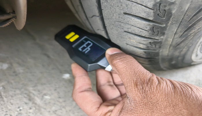 2013 Mercedes Benz B Class B180, Diesel, Automatic, 1,50,683 km, tyre