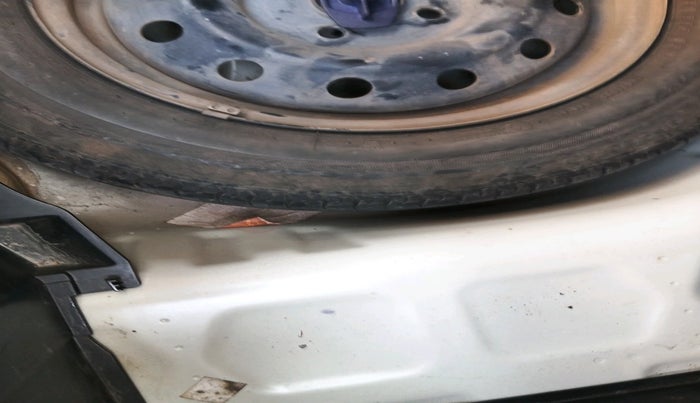 2021 Maruti Swift VXI, Petrol, Manual, 52,742 km, tyre