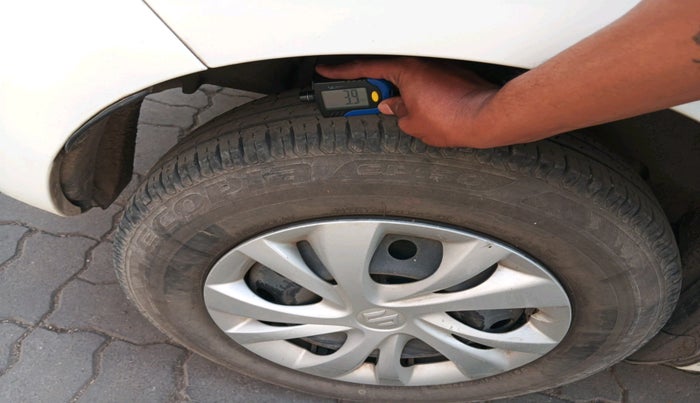 2021 Maruti Swift VXI, Petrol, Manual, 52,742 km, tyre