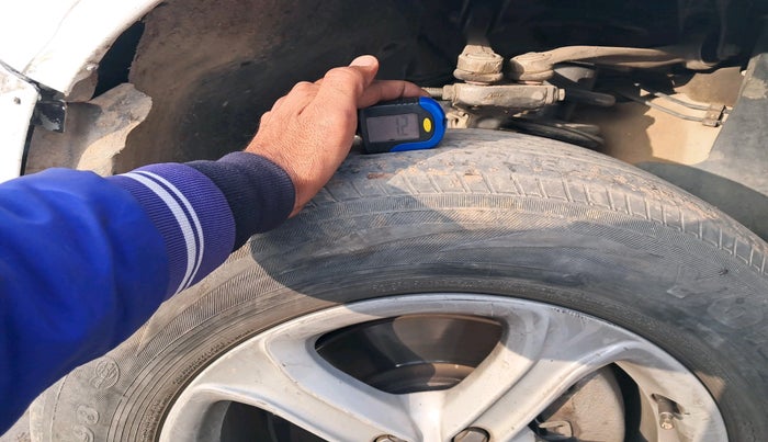 2011 Audi Q5 2.0 TDI QUATTRO, Diesel, Automatic, 1,60,631 km, tyre