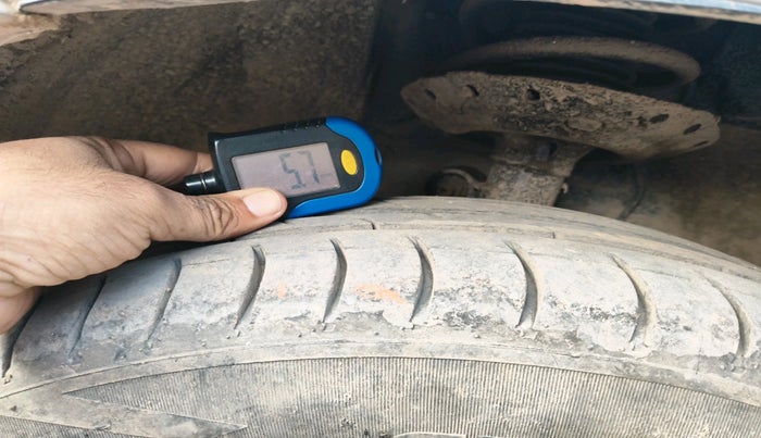 2013 Honda Brio VX MT, Petrol, Manual, 40,674 km, tyre