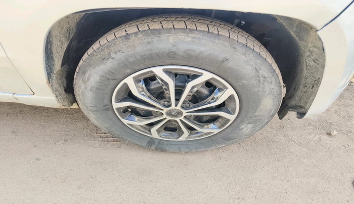 2016 Mahindra TUV300 T4, Diesel, Manual, 2,06,549 km, tyre