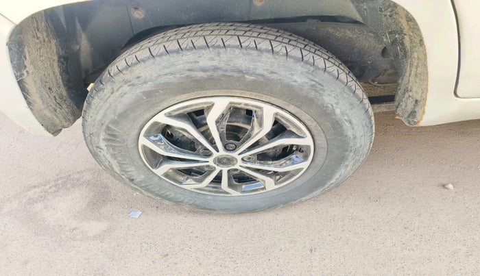 2016 Mahindra TUV300 T4, Diesel, Manual, 2,06,549 km, tyre