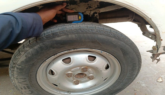 2011 Maruti Eeco 7 STR, Petrol, Manual, 1,29,737 km, tyre