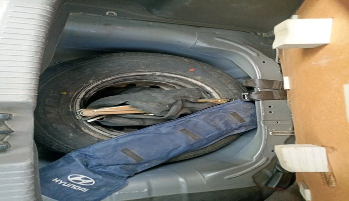 2016 Hyundai i10 SPORTZ 1.1, Petrol, Manual, 25,675 km, tyre