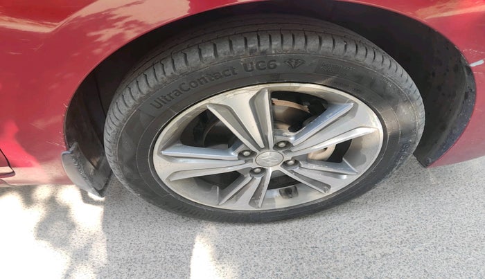 2017 Hyundai Verna 1.6 VTVT SX O, Petrol, Manual, 1,05,439 km, tyre