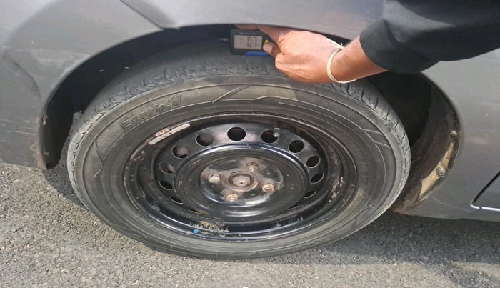 2015 Maruti Celerio VXI CNG, Petrol, Manual, 1,42,406 km, tyre