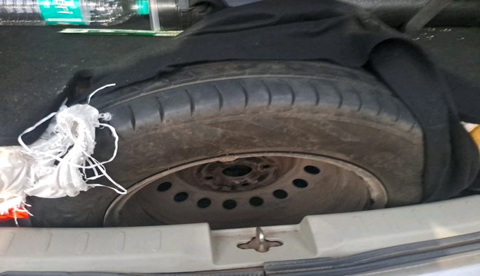 2015 Maruti Celerio VXI CNG, Petrol, Manual, 1,42,406 km, tyre