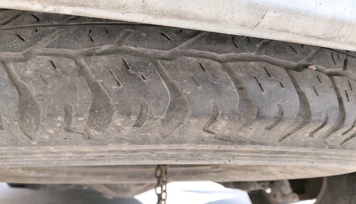 2013 Toyota Fortuner 3.0 4X2 AT, Diesel, Automatic, 2,26,988 km, tyre