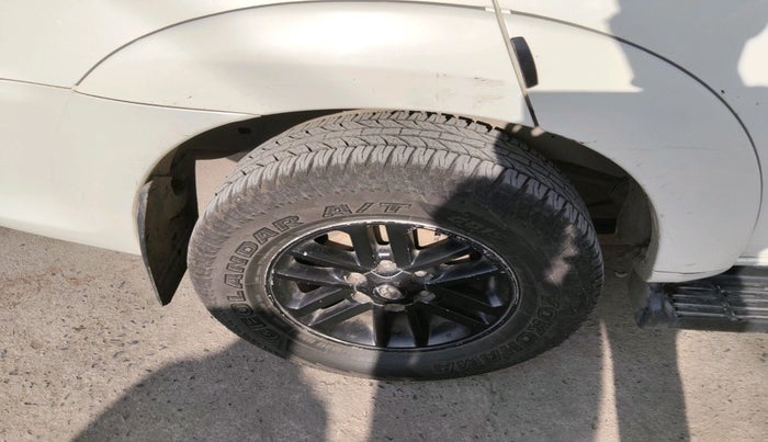 2013 Toyota Fortuner 3.0 4X2 AT, Diesel, Automatic, 2,26,988 km, tyre