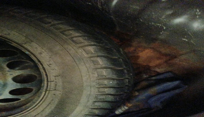 2017 Maruti Alto 800 LXI O, Petrol, Manual, 25,386 km, tyre