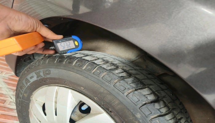 2017 Maruti Alto 800 LXI O, Petrol, Manual, 25,386 km, tyre