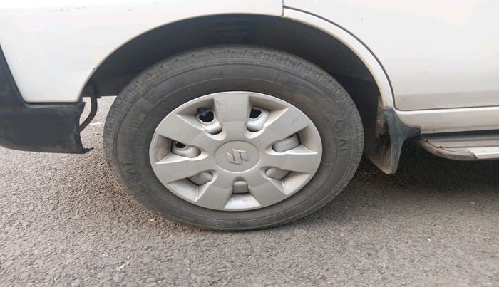 2019 Maruti Eeco 5 STR WITH A/C+HTR, Petrol, Manual, 28,204 km, tyre