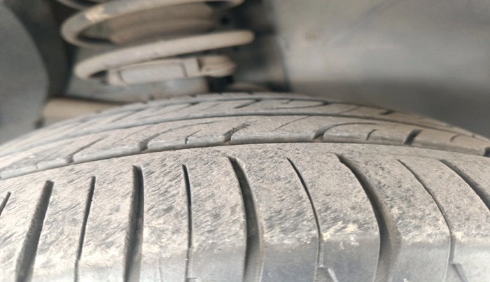 2011 BMW 3 Series 320d, Diesel, Automatic, 1,33,619 km, tyre