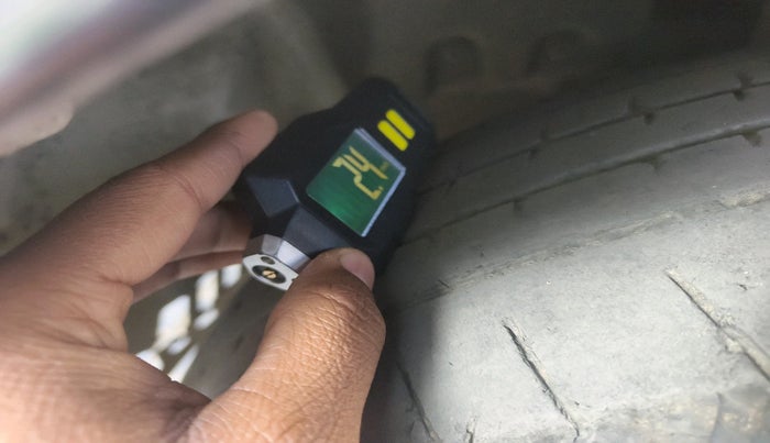 2014 Ford Ecosport TITANIUM 1.5L DIESEL (OPT), Diesel, Manual, 1,17,697 km, tyre