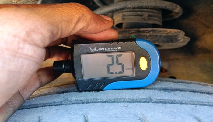 2014 Maruti Ertiga VDI, Diesel, Manual, 1,10,257 km, tyre