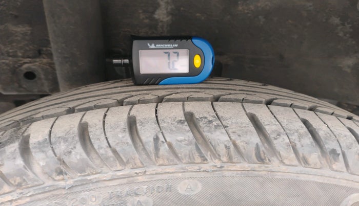 2016 Mahindra Kuv100 K8 6 STR, Petrol, Manual, 82,618 km, tyre